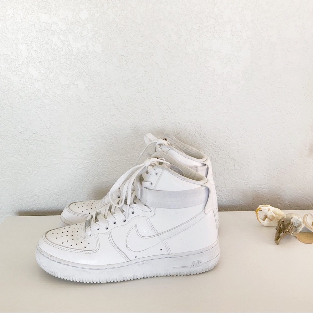 Women’s 8.5 Nike High Top Air Force 1s